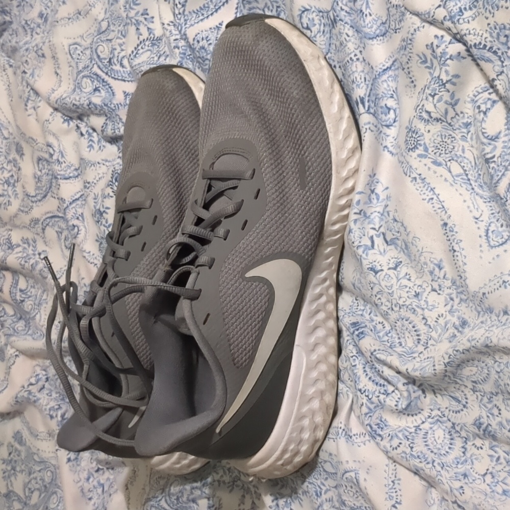 Nike Men's Revolution Shoe - Picture 6 of 7